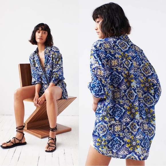 CHUFY • Pia Floral Shirt button down Capri Blue oversized flowy medallion print - Picture 1 of 16